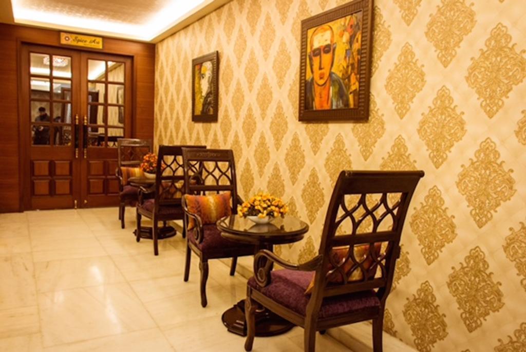 Clark International Hotell Delhi  Exteriör bild