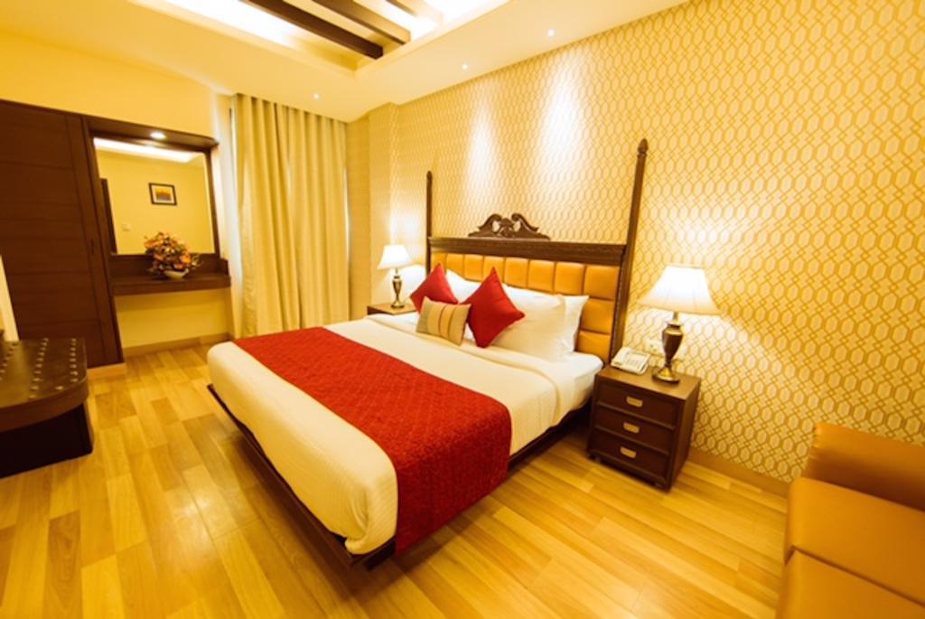 Clark International Hotell Delhi  Exteriör bild